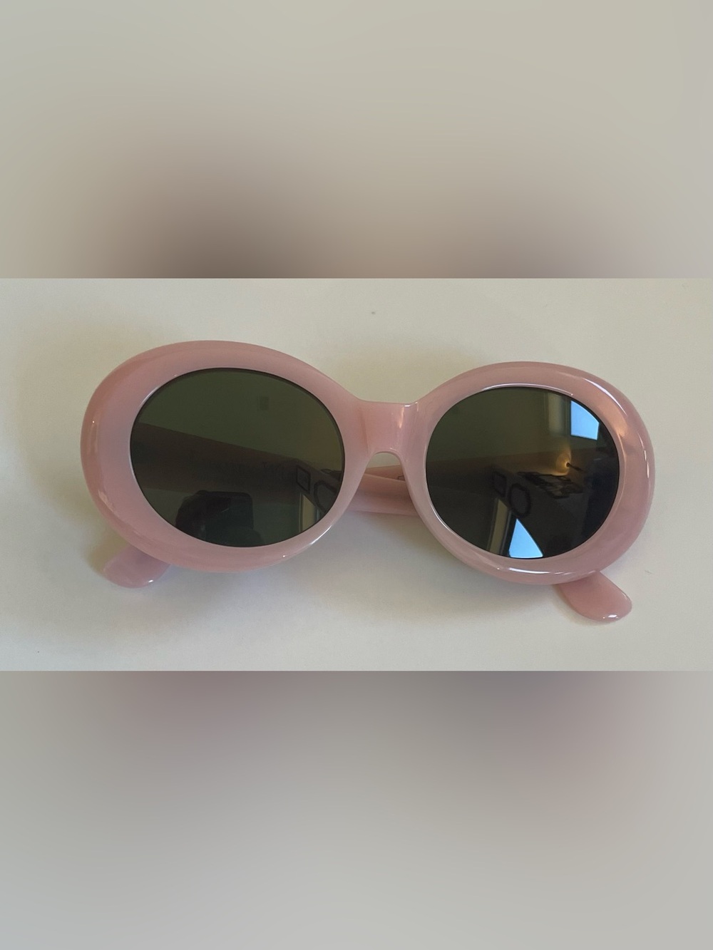 RAEN Luxury Wig Figurative Infant Pink Round Women’s Sunglasses
